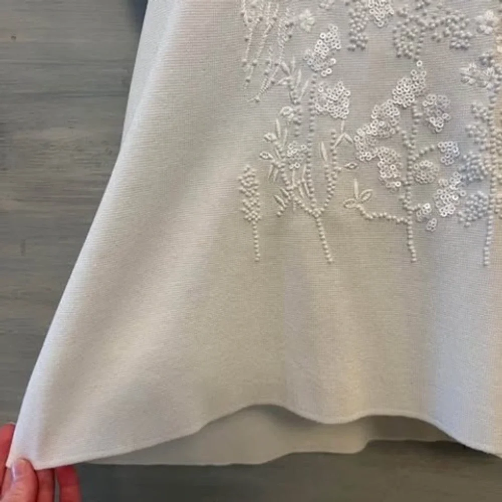 Anne‎ Klein White Knit Floral Embellished Cap Sleeve Sweater Medium GC